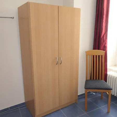 法兰西斯坎酒店 3* 库尔